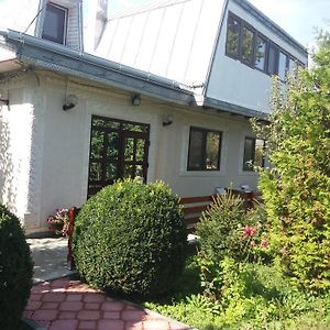 منزل الضيف Hîrtoape  في Cazare Poienita Exterior photo