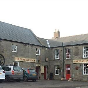 فندق Three Wheat Heads Thropton Exterior photo