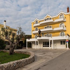 بودغوريتْسا Hotel Crnogorska Kuca Exterior photo