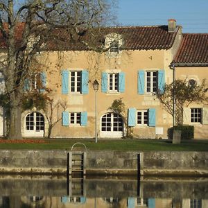 مبيت وإفطار Saint-Jean-dʼAngély L'Etoile Du Port Exterior photo