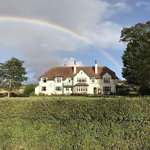 مبيت وإفطار مينهيد Cedar House Exterior photo