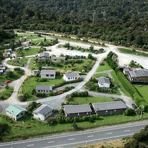 The Whistling Frog Resort Chaslands Exterior photo