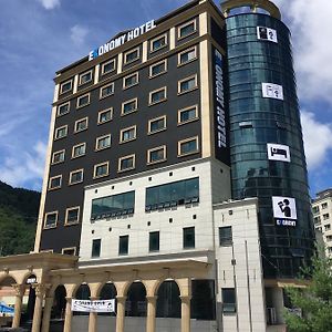 Ekonomy Hotel جونغ سون Exterior photo