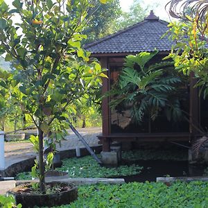 Hotel Dan Gazebo Syariah Pinggir Kali Prigen Redpartner باسوروان Exterior photo