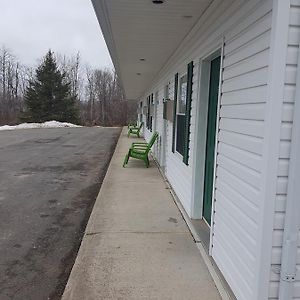 ساسكس Covered Bridge Inn & Suites Exterior photo