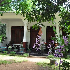 فندق Sigiriya Flower Guest Exterior photo