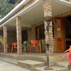 Dutchess Hotel And Restaurant Fort Portal Exterior photo