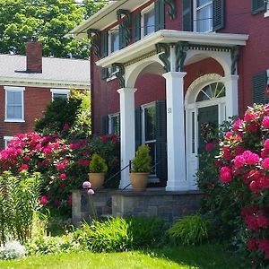 ايري Grape Arbor Bed And Breakfast Exterior photo