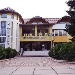 فندق Golden Palace Dubove Exterior photo