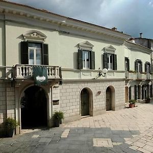 فينوسا Hotel Orazio Exterior photo