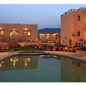 Om Rudrapriya Holiday Resort ساواي مادهوبور Exterior photo