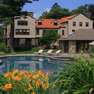 فندق Rock Hall Luxe Lodging Colebrook Exterior photo