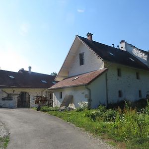 شقة L'Hermitage Yenne Exterior photo