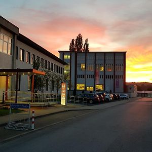 Ruhr Inn Hotel هاتنغن Exterior photo