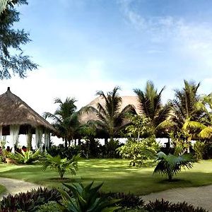 كامبونغ باغان لالانغ Golden Palm Tree Resort & Spa Exterior photo
