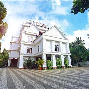 Hotel Emerald Regency Putuppalli Exterior photo