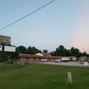 Marinette Tarragon Motel Exterior photo