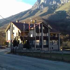 بوسادا دي فالديون Hotel Cumbres Valdeon Exterior photo