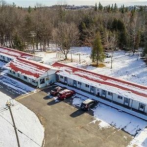 Madoc Colonial Inn Motel Exterior photo