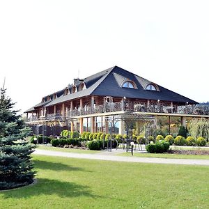 نوفا سلوبيا Hotel Swietokrzyski Dwor Exterior photo