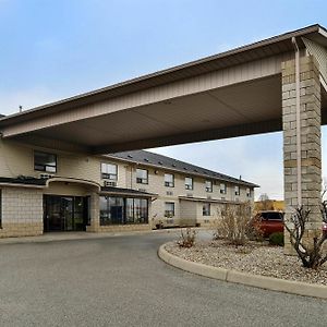 Lexington Inn & Suites-وندسور Exterior photo