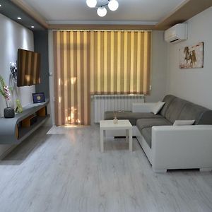Luxury Apartment Near Varna, Located In Targovishte Exterior photo