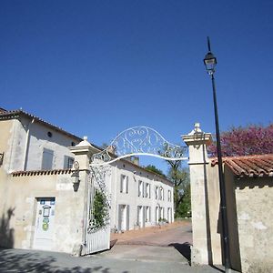 مبيت وإفطار Puyravault  Le Clos De La Garenne Maison D'Hotes Exterior photo