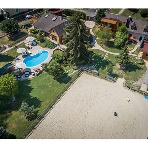 مبيت وإفطار Saint-Ouen-en-Brie Les Crinieres En Brie Exterior photo