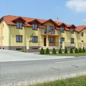 فندق Aquasleep II Veľký Meder Exterior photo