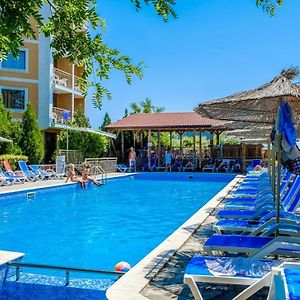 Vemara Club Hotel And Villas - Free Parking And Free Beach Access ابزور Exterior photo