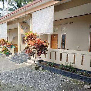 Batukaras Hotel Putra Sindang Asih Exterior photo