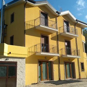 Villa Center Appartamenti Nel Verde In Citta كامبوباسّو Exterior photo