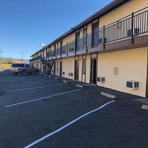 تيهاتشابي Golden Hills Motel Exterior photo