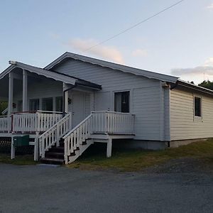 Lyngsalpan Cruise Lodge - Rodtinden Nord-Lenangen Exterior photo