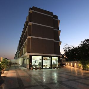 Hotel Galaxy Inn أحمد أباد Exterior photo