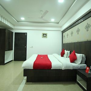 أحمد أباد Oyo Rooms Gurdwara Sg Highway 2 Exterior photo
