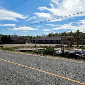 Waubaushene All Tucked Inn Exterior photo