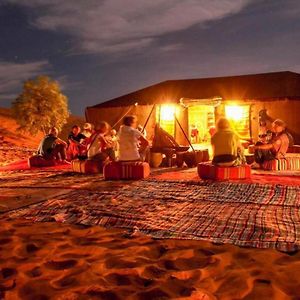 مبيت وإفطار محاميد الغزلان Camp Sahara Majestic Exterior photo