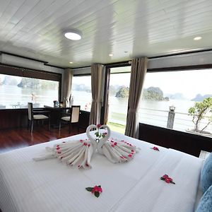 فندق Nan Giangفي  Halong Sapphire Cruise Exterior photo