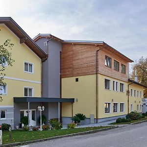 Tumeltsham Hotel Gasthof-Strasser Exterior photo