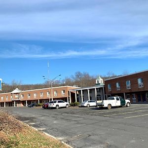 West Nyack Tappan Zee Hotel Exterior photo