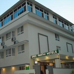 Sreeparthi Hotel بوتابارتي Exterior photo