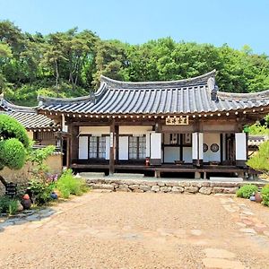 Bonghwa Tohyang Traditional House Exterior photo