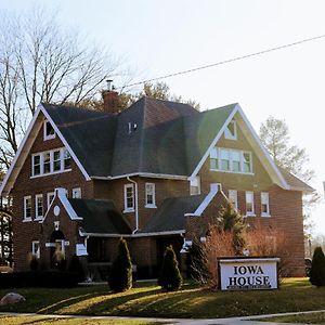 Iowa House Historic Inn أميس Exterior photo