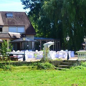 كورتيناي Villa De 4 Chambres Avec Vue Sur Le Lac Jardin Clos Et Wifi A Courtenay Exterior photo